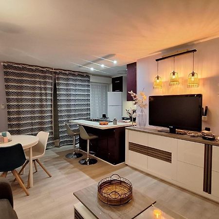 Charmant Appartement Residentiel Avec Terrasse, Jardin Privatif Et Piscine A Cannes Exterior foto