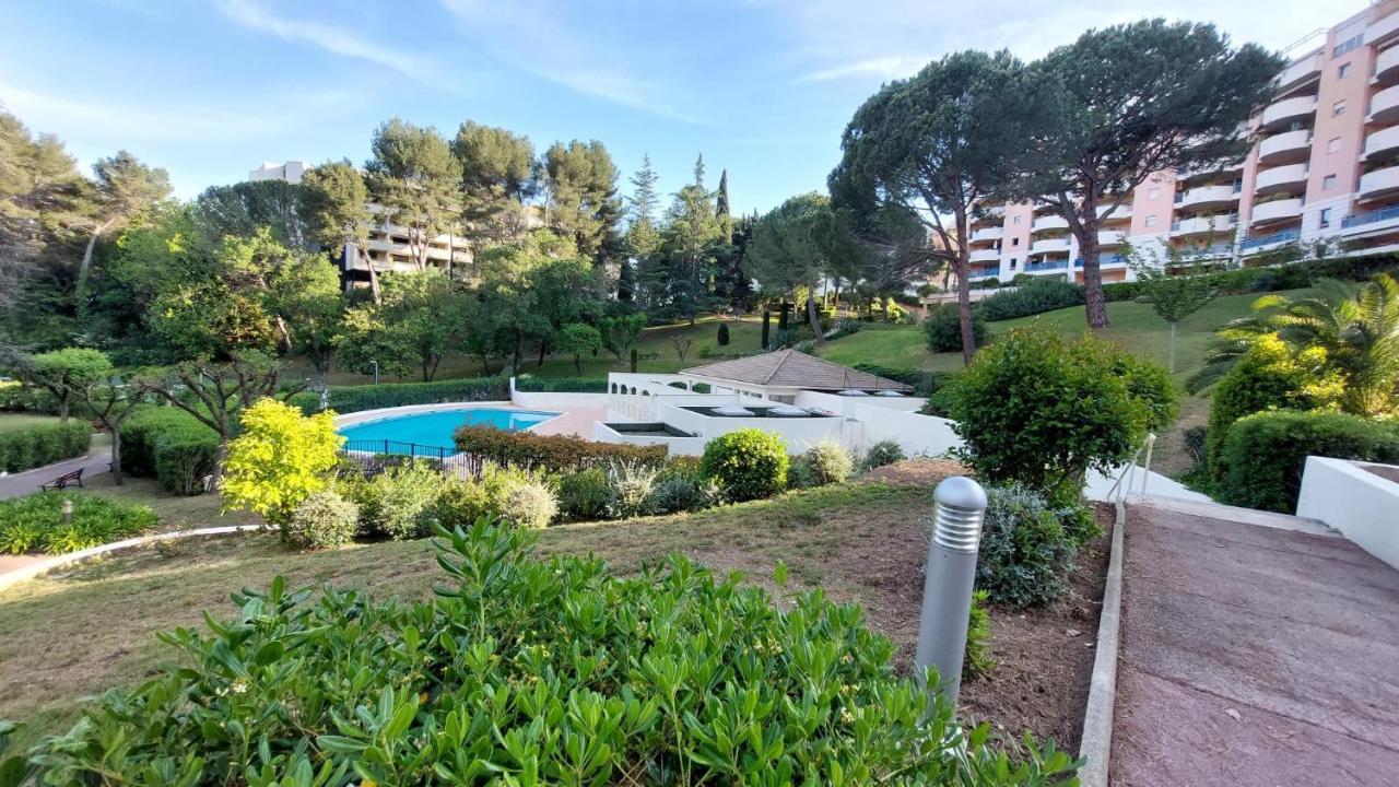 Charmant Appartement Residentiel Avec Terrasse, Jardin Privatif Et Piscine A Cannes Exterior foto